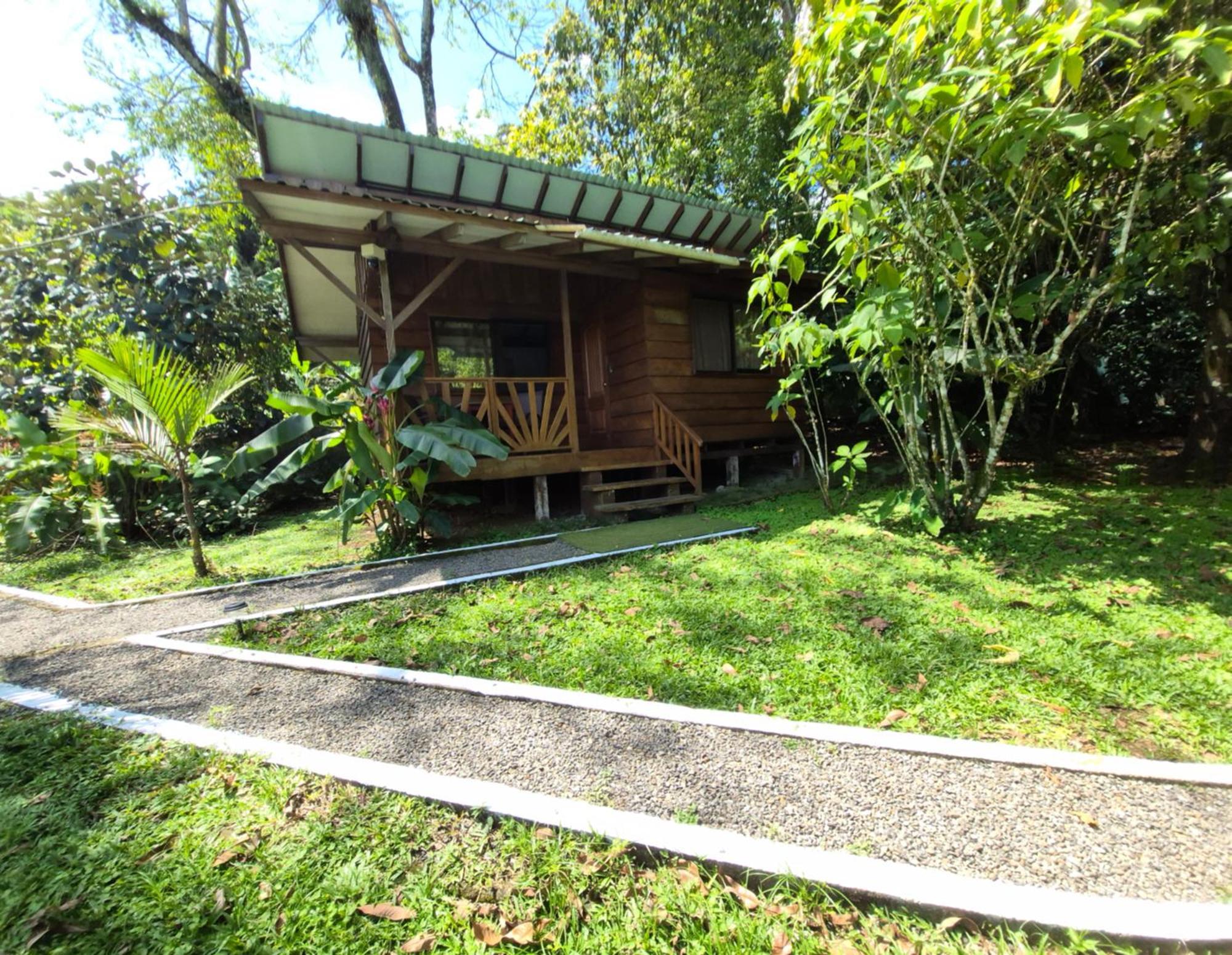 Centro Ananda Bed and Breakfast Guápiles Buitenkant foto