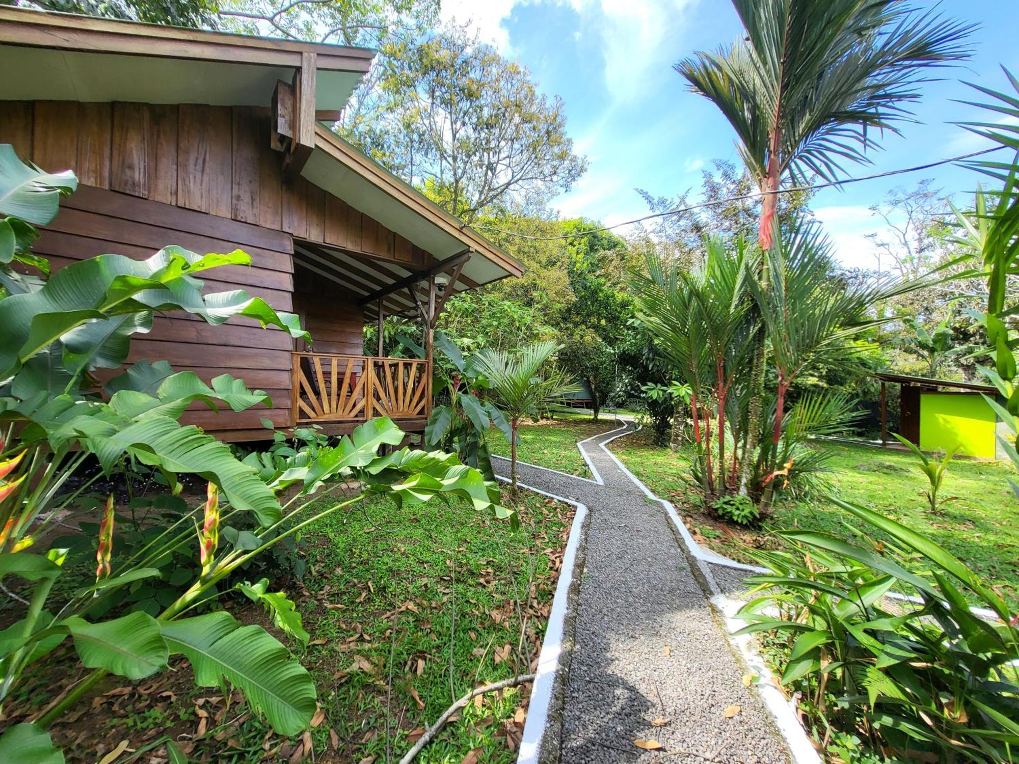 Centro Ananda Bed and Breakfast Guápiles Buitenkant foto