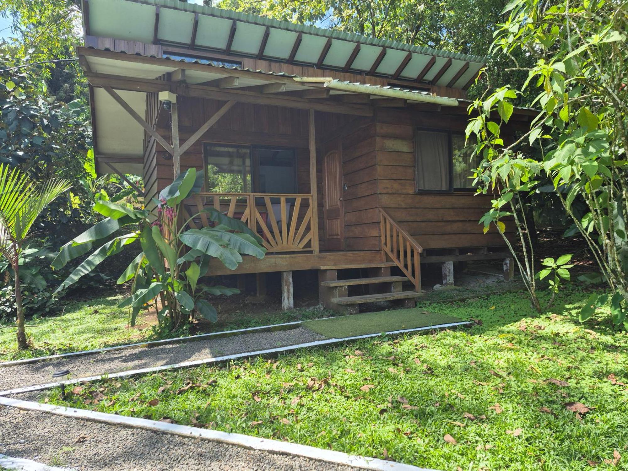 Centro Ananda Bed and Breakfast Guápiles Buitenkant foto