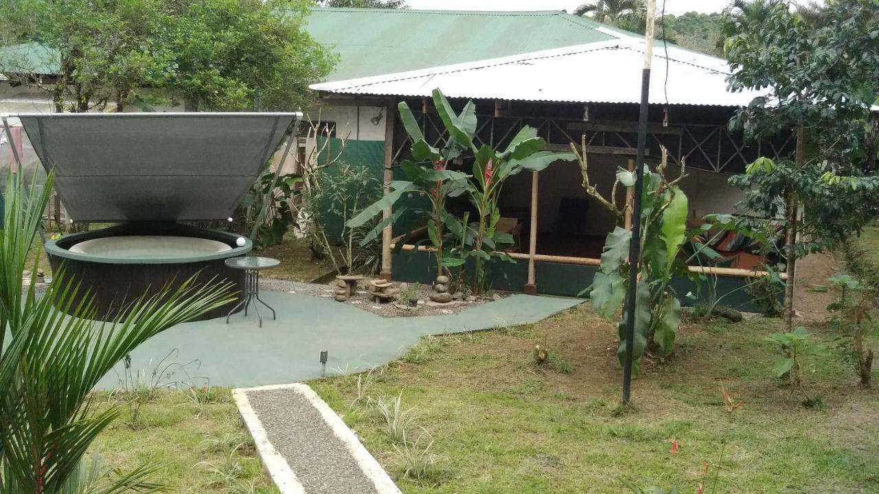 Centro Ananda Bed and Breakfast Guápiles Buitenkant foto